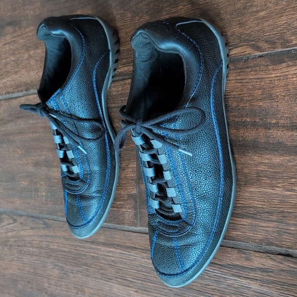 Donald Pliner Black Leather Blue Stitching Casual Sneakers - Men's 9 - Picture 3 of 9